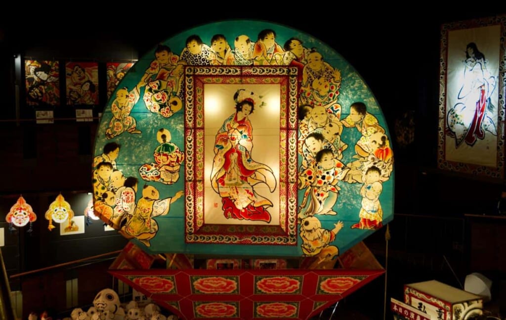 Un char du festival japonais Neputa Matsuri à Hirosaki