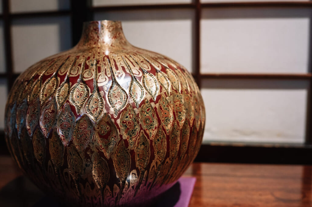 Vase artistique en cuivre fabriqué au Japon