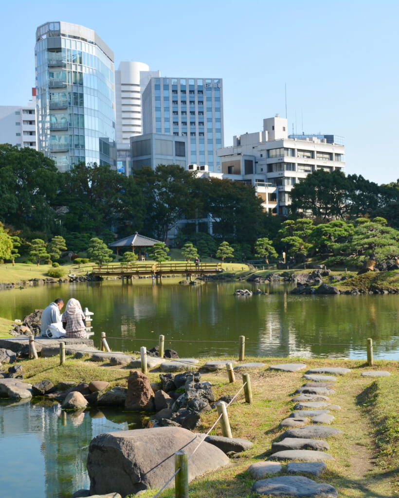étang du Jardin de Hamarikyu à Tokyo