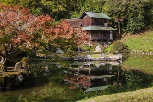 ginfukaku, une maison dans un parc japonais à Okayama