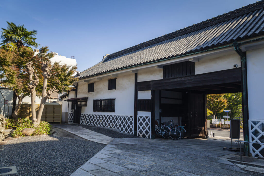 Un musée d'art japonais dans un bâtiment traditionnel