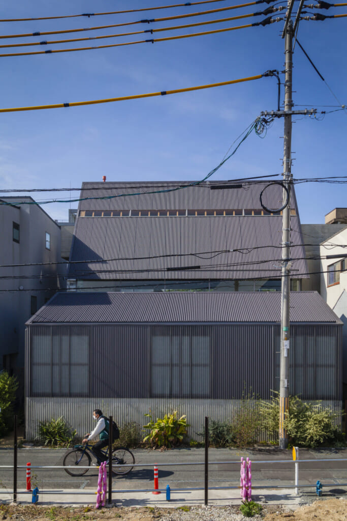 maison d'architecte à Okayama se mêlant à son environnement