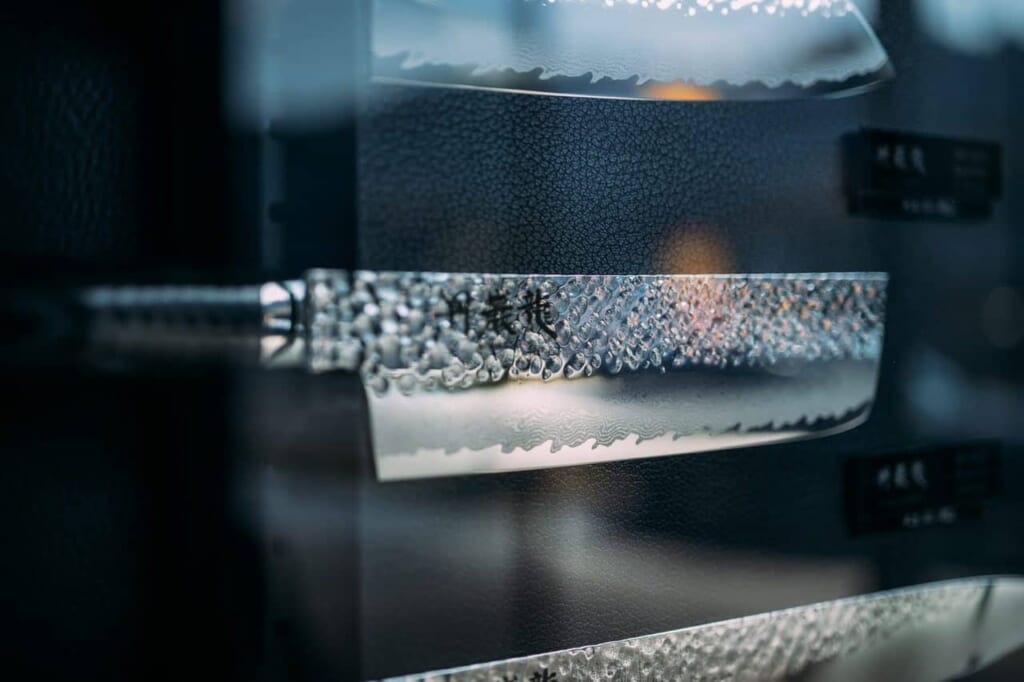 La lame d'un couteau japonais artisanal
