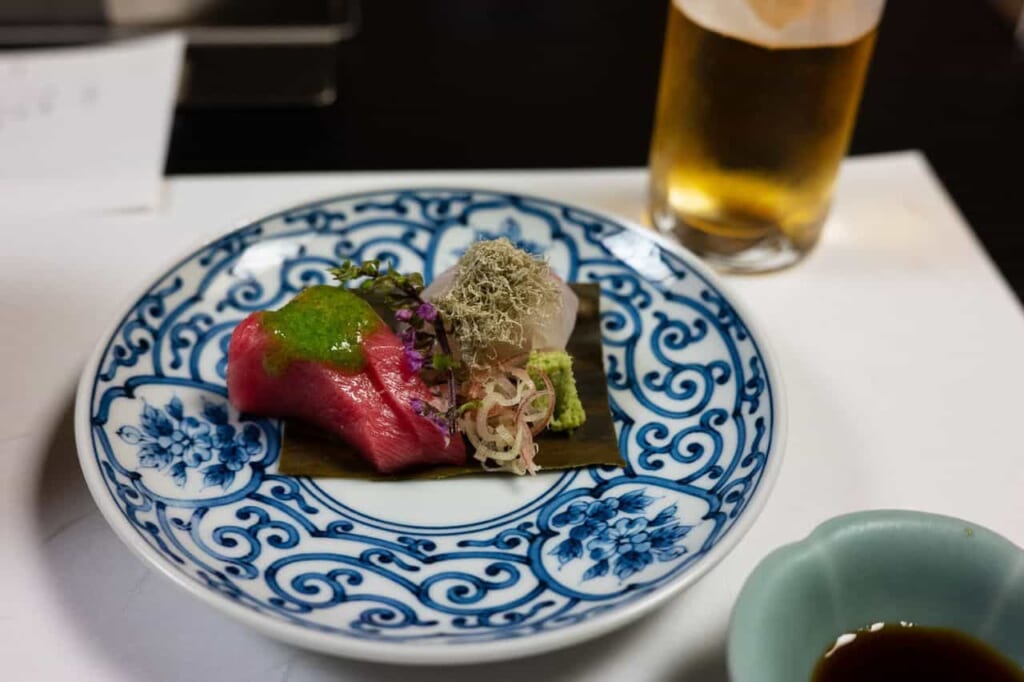 sashimis dans un restaurant de luxe au Japon