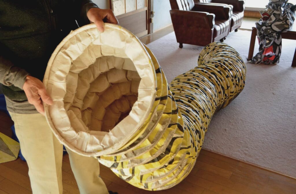 Le corps d'un serpent en bambou et papier pour l'Iwami Kagura