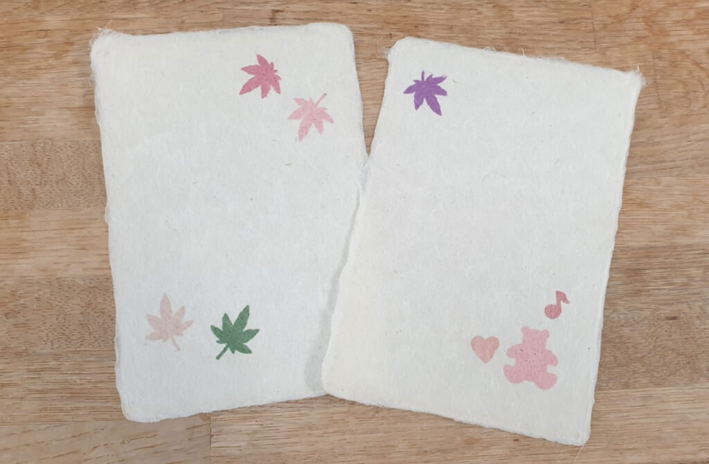 Des feuilles de papier washi faites à la main