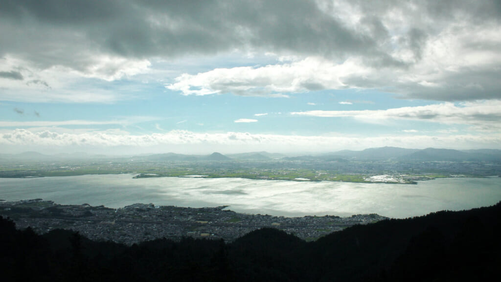 Vue panoramique sur le lac Biwa à Shiga