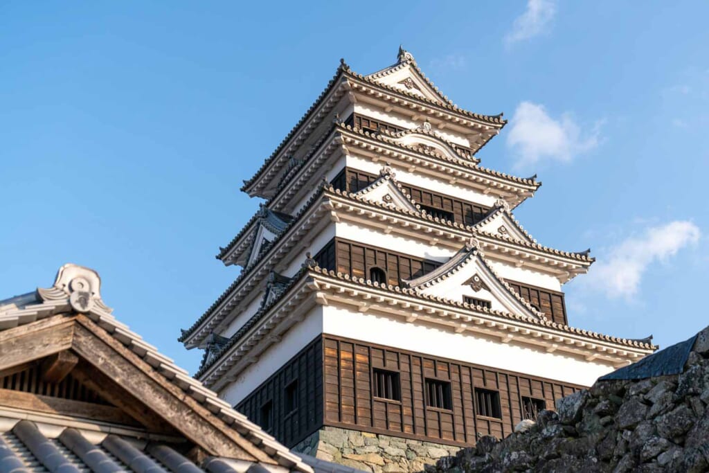 La tour principale du château d'Ozu