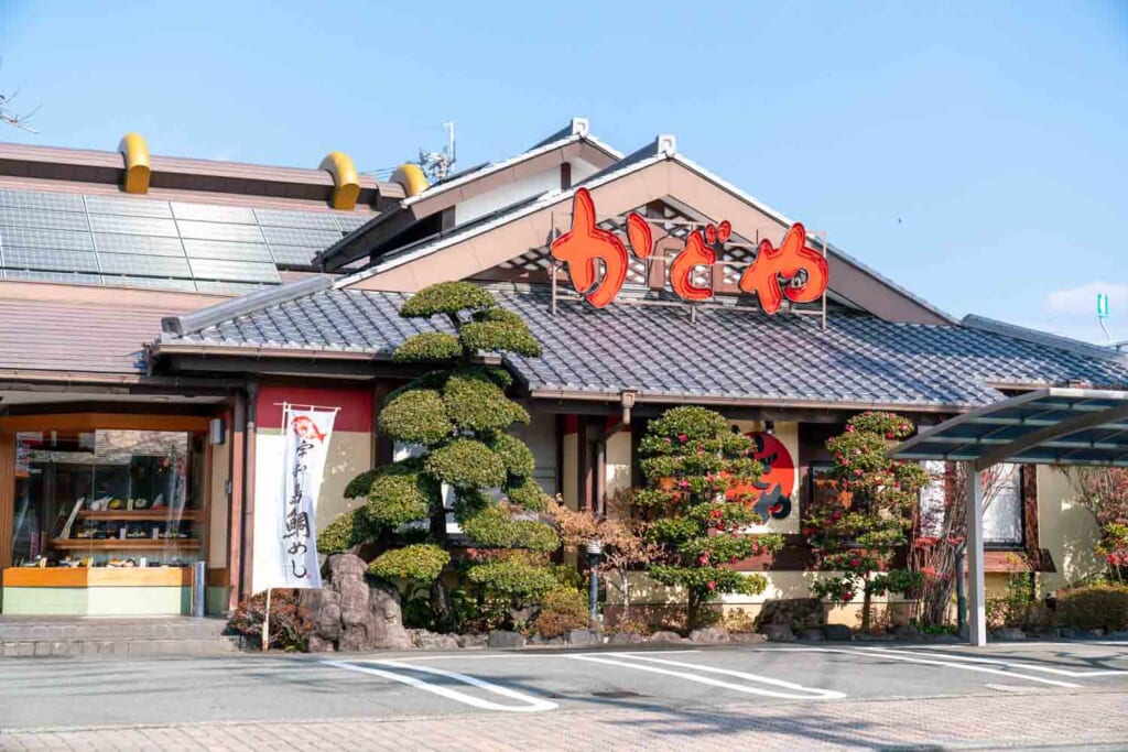 Devanture d'un restaurant Kadoya dans la préfecture d'Ehime