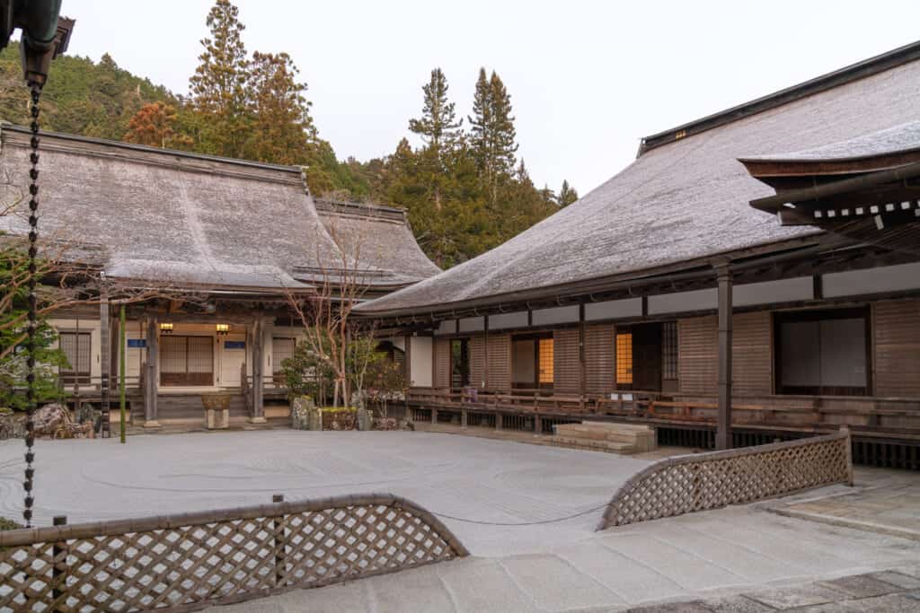 Le temple de rengejo-in dans la région montagneuse de Koyasan