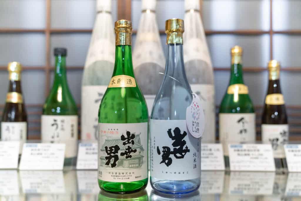 Des bouteilles de saké produites dans une brasserie de la péninsule de Kii