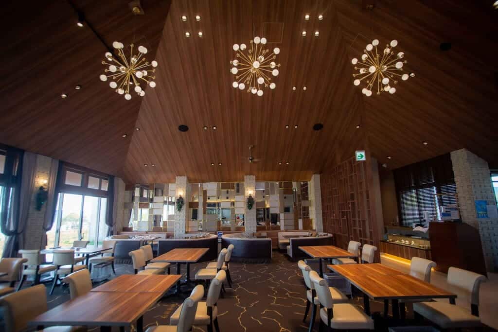grande salle à manger d'un hôtel japonais de Hamamatsu