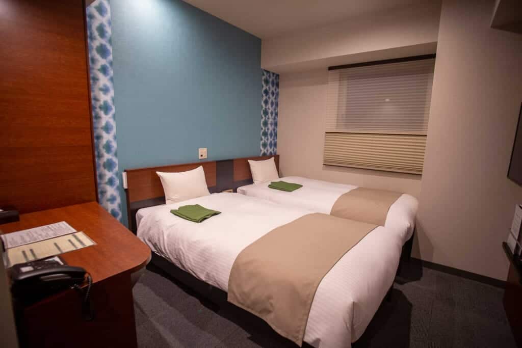 Chambre d'un hôtel japonais moderne et agréable