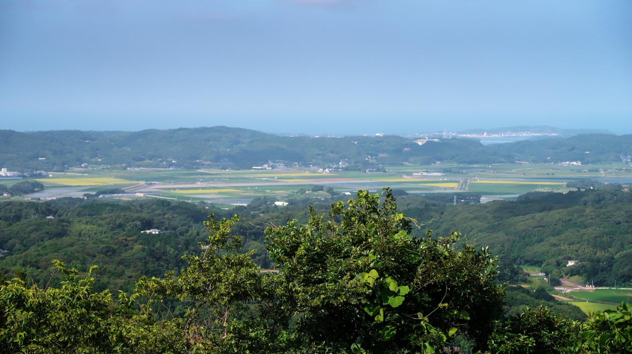 Paysage de collines vu depuis le mont Takenotsuji à Iki