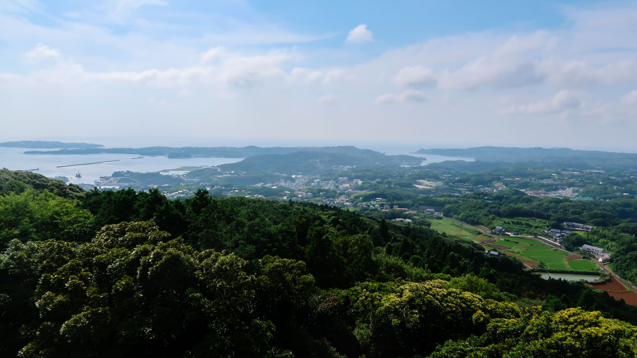 Vue sur la mer et l'ouest d'Iki depuis le mont Takenotsuji