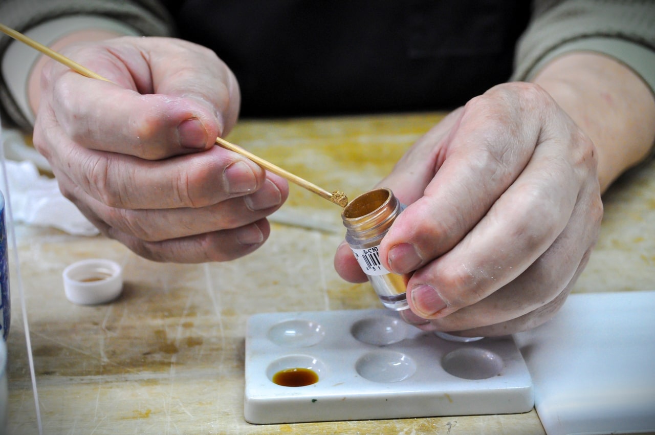 Atelier de kintsugi - préparation de la poudre d'or