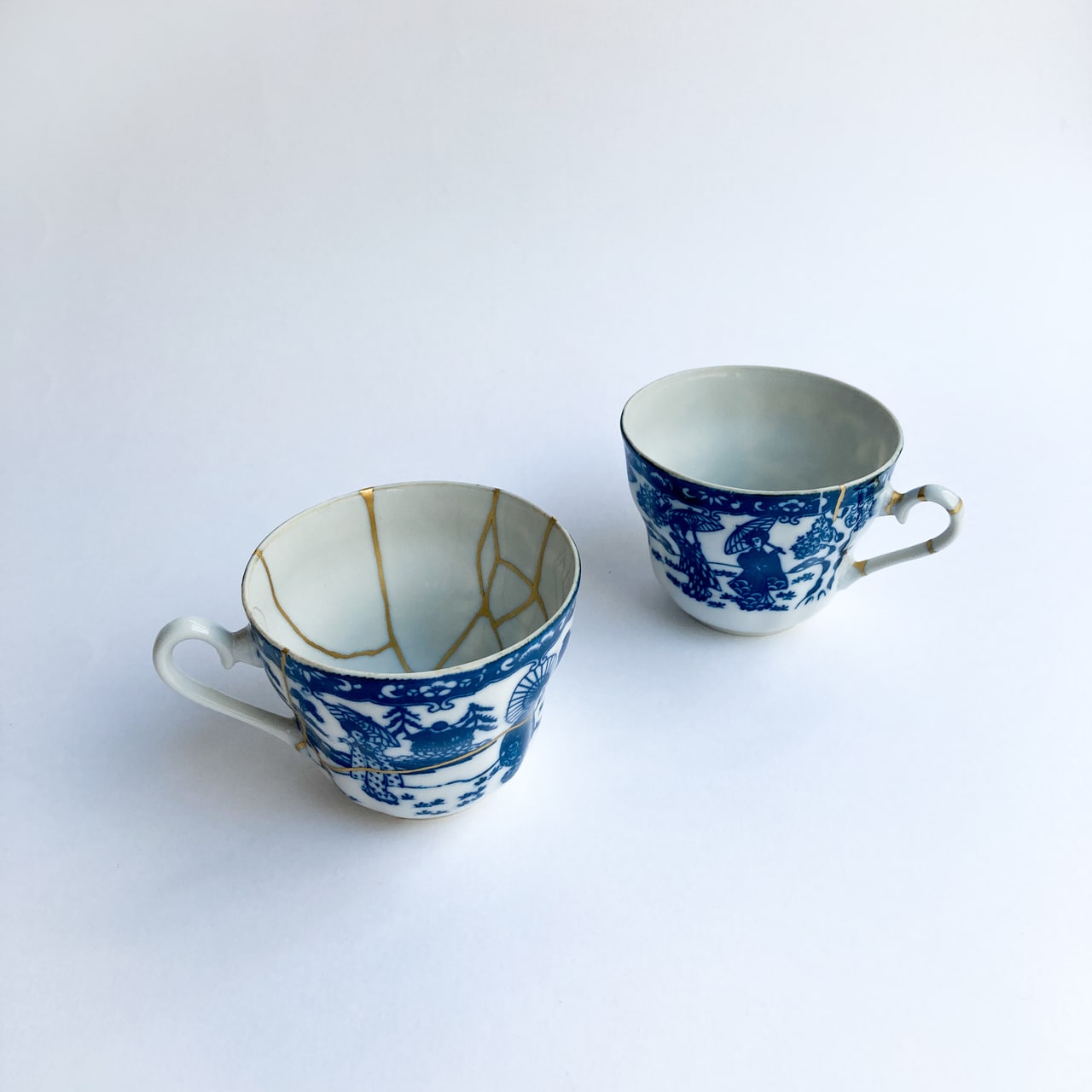 Tasses réparée avec la technique traditionnelle du kintsugi