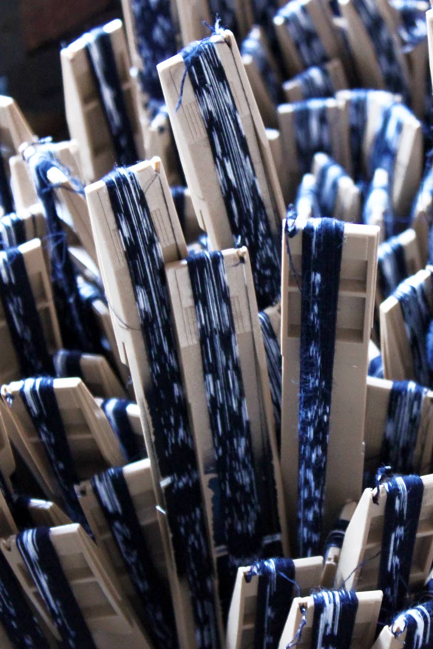 Les navettes recouvertes du fil qui servira à tisser le Kurume kasuri de l'atelier Noguchi Orimono à Hirokawa.