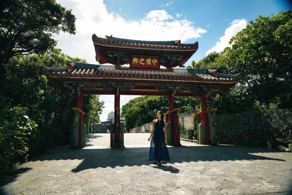 grande porte rouge Shureimon à Okinawa