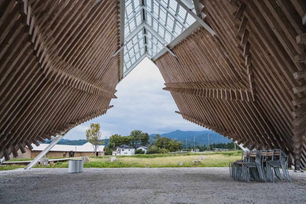 Halle en bois conçue par Kengo Kuma à Healthian-wood, à Toyama 