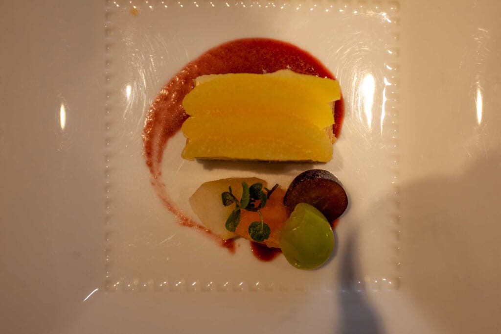 un dessert servi dans un restaurant français au Japon