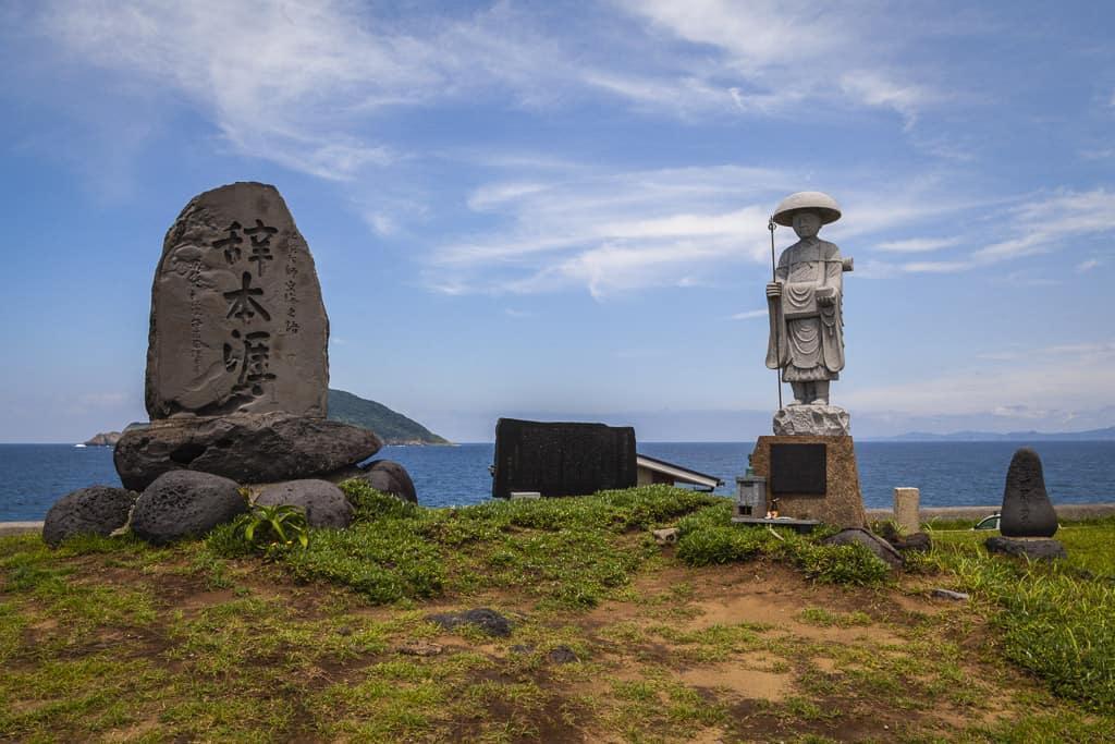 statue du moine kukai sur l'île de Fukue au Japon