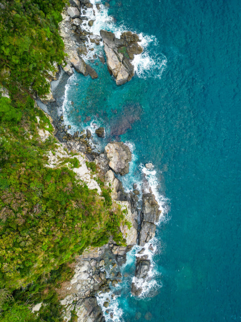 vue aérienne de la côte de l'île de Fukue au Japon