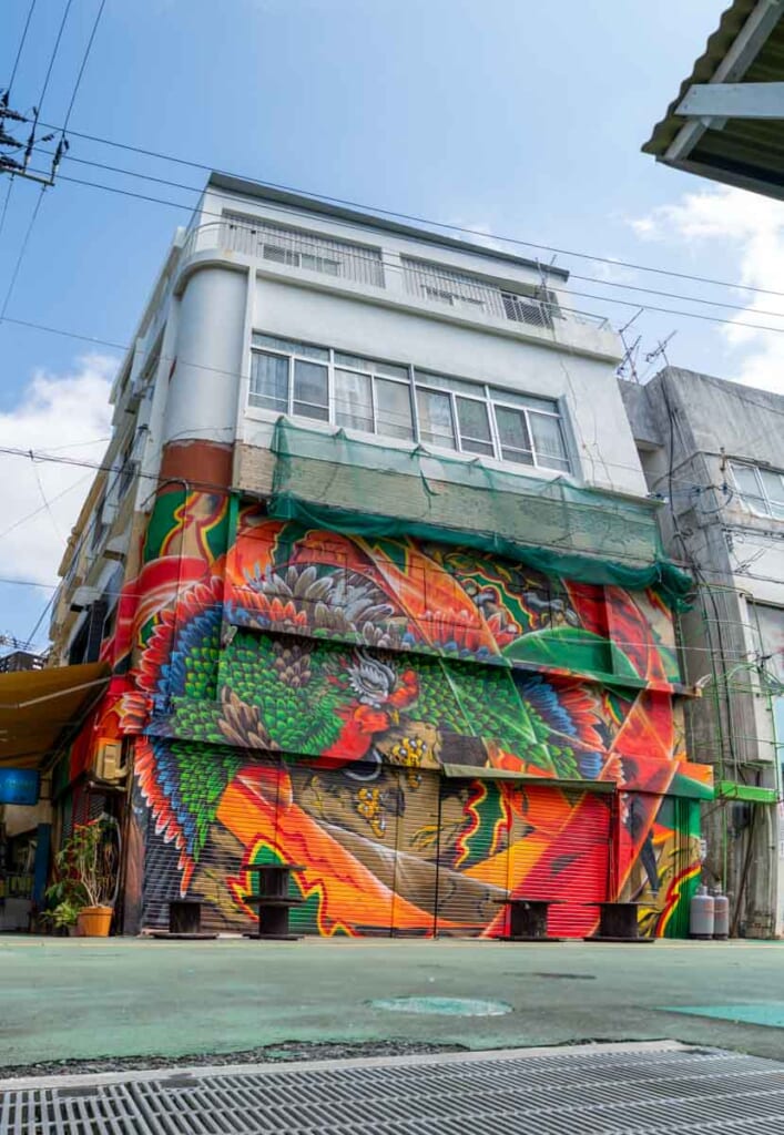 fresque façade à Ginten-gai à Okinawa
