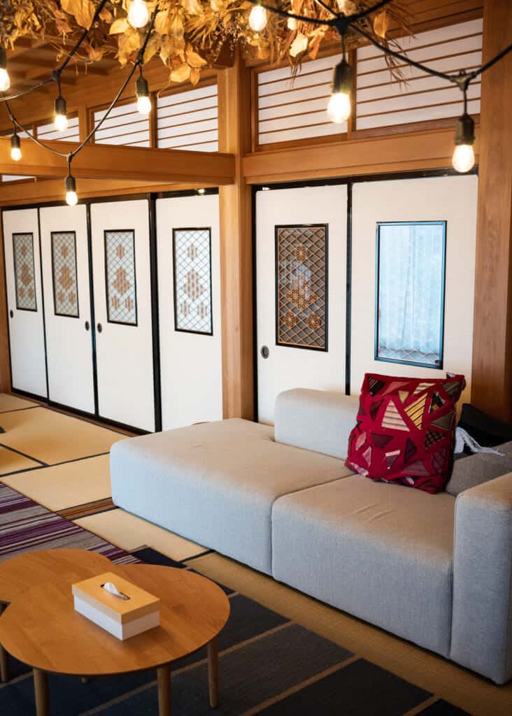 Salon d'une maison japonaise rénovée