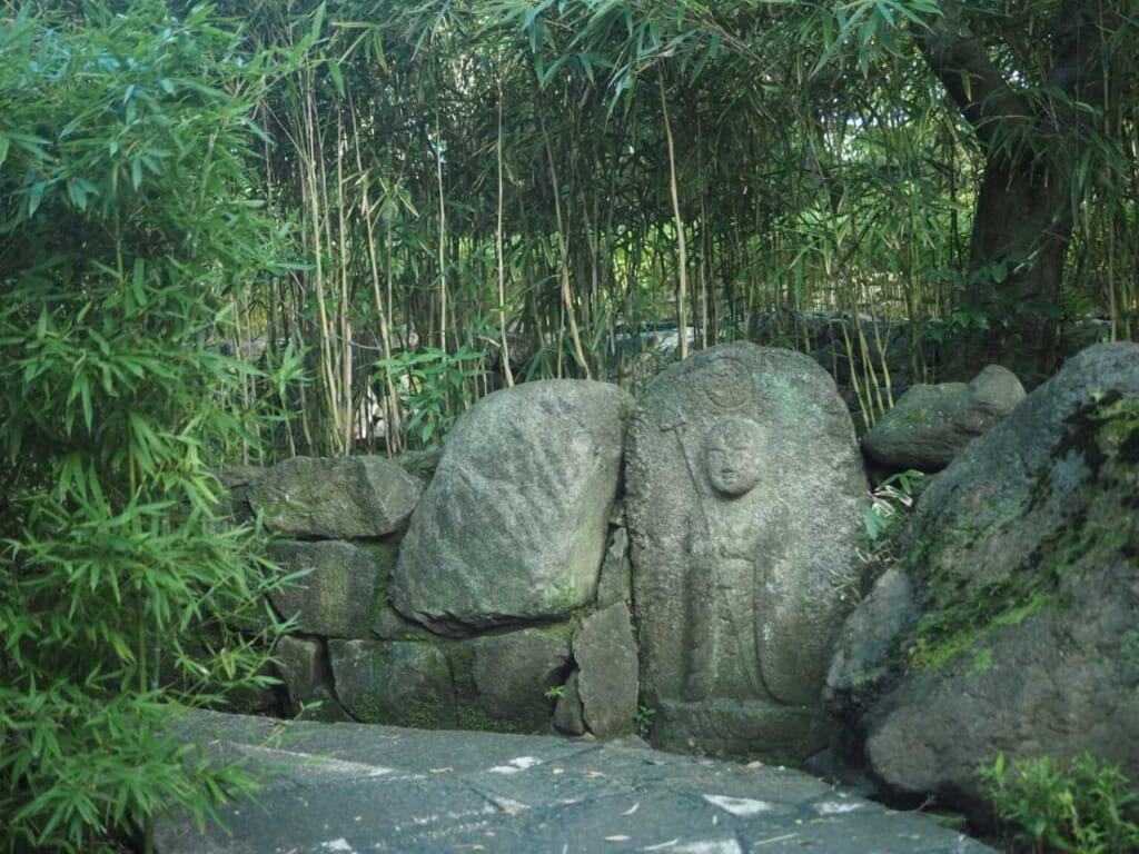 bambous et statue