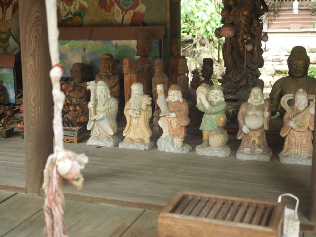statuettes dans temple