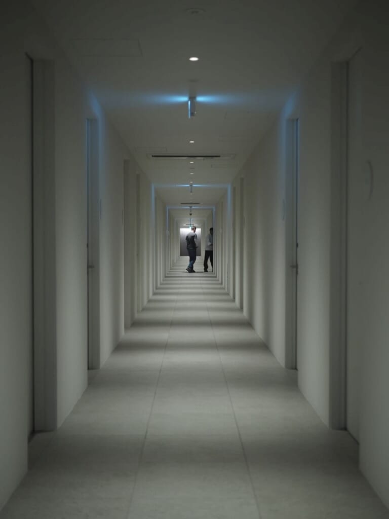 long corridor hôtel