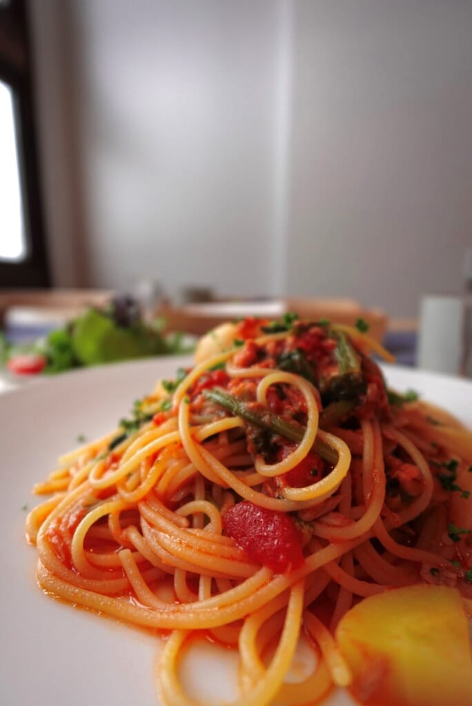 spaghetti à la sauce tomate à la guesthouse Yodge