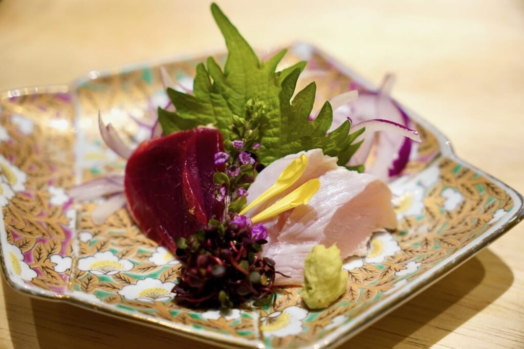 sashimi de poulet hinai-jidori 
