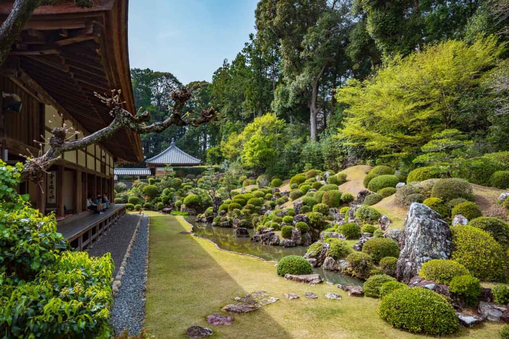 Jardin zen du temple Ryotan-ji à Hamamatsu, lieu spécial de beauté panoramique