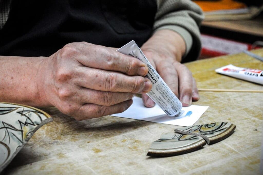 Atelier de kintsugi - préparation de la colle