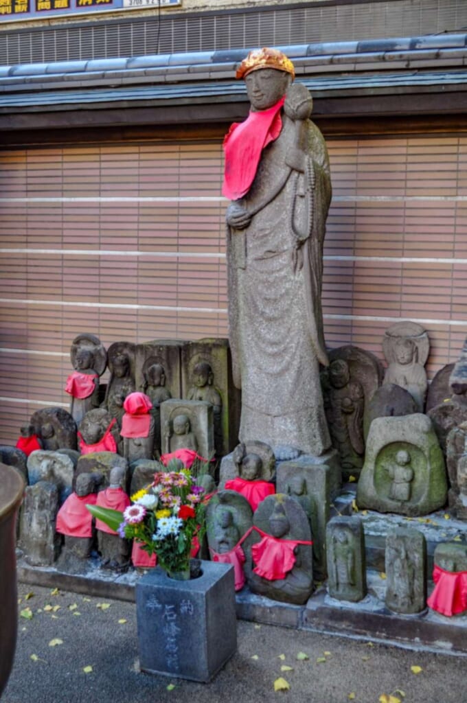 Jizo protecteurs du temple Koganji à Sugamo