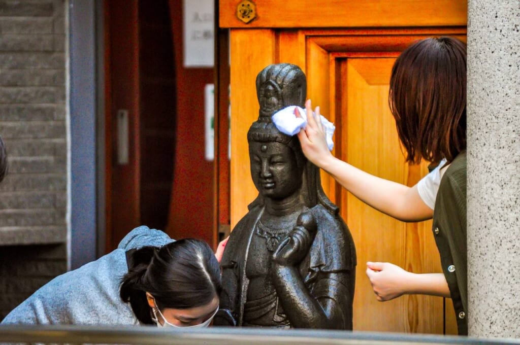 Statue Kannon du temple Koganji à Sugamo