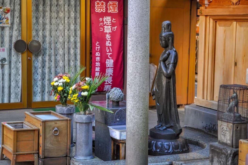 Kannon et Inari veillent sur le temple Koganji de Sugamo