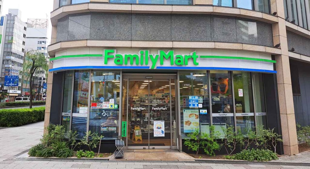 Konbini FamilyMart à Tokyo