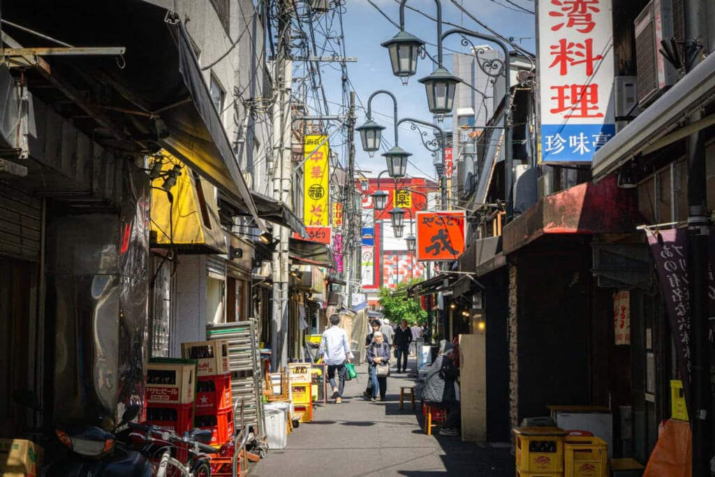 Une rue et ses izakaya à Nishi-Ogikubo