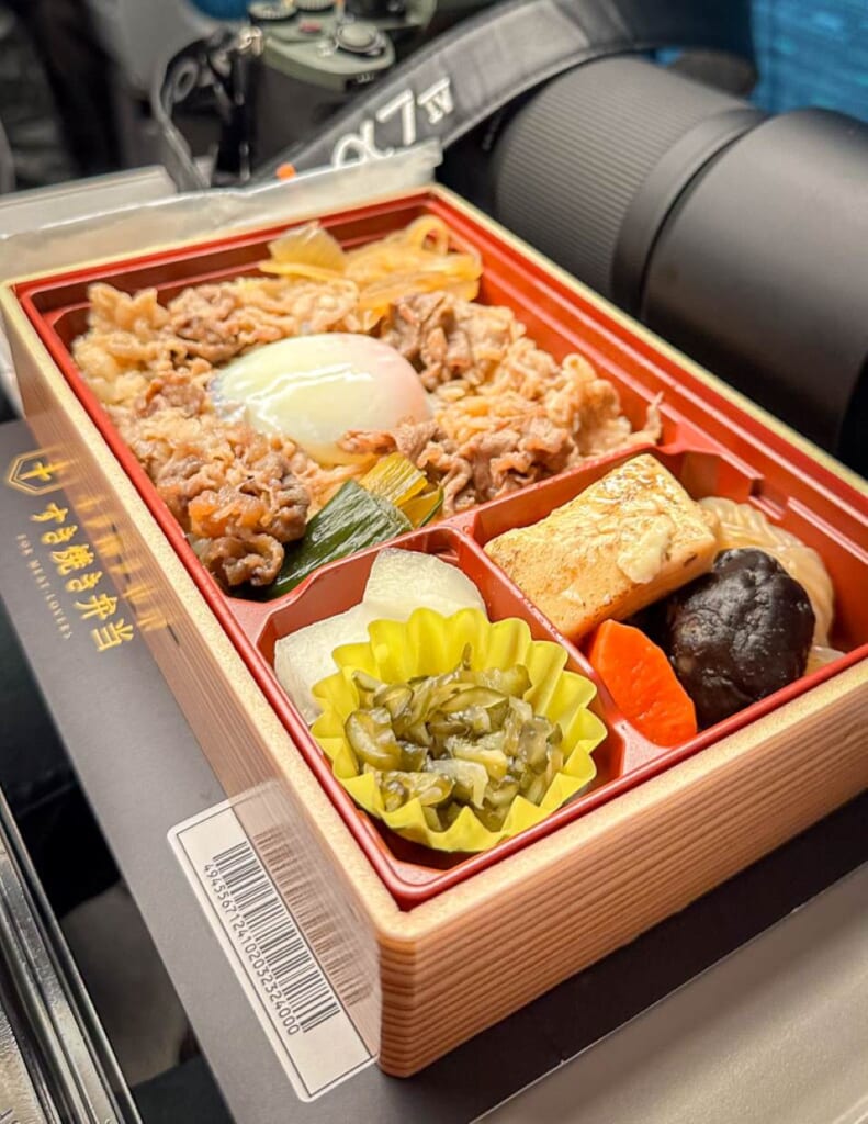 repas dans le train au Japon