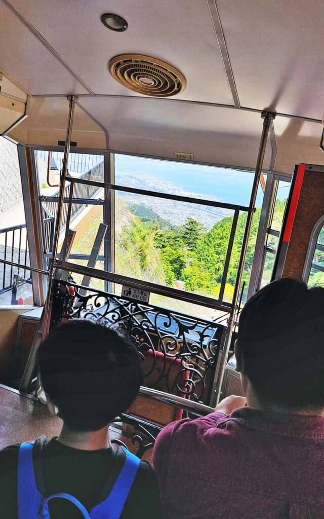 Vue depuis le funiculaire sur le lac Biwa