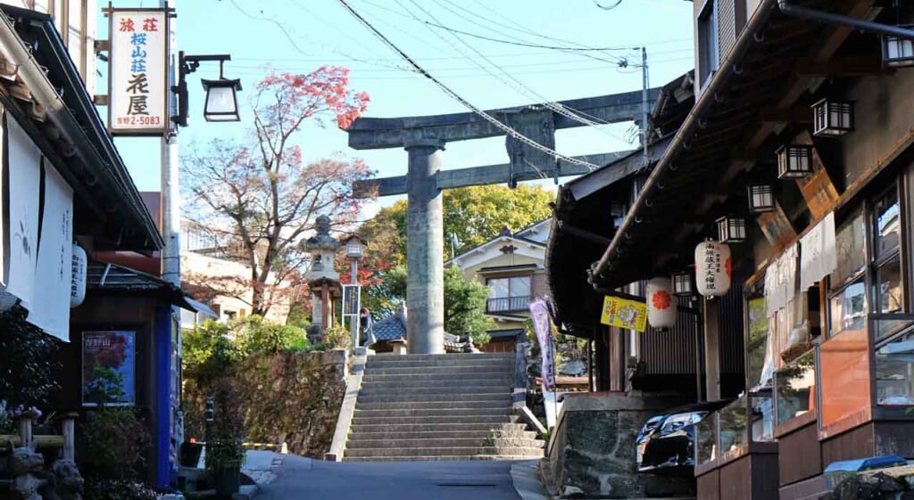 Le village de Yoshino et sa torii