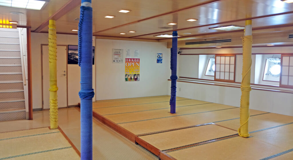 Espace tatami dans le bateau