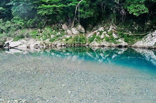 Aguas cristalinas del río Kumano (Japón)