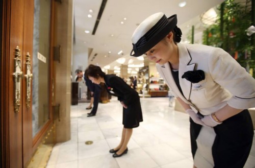 Hospitalidad japonesa, el excelente servicio de atención al público en Japón