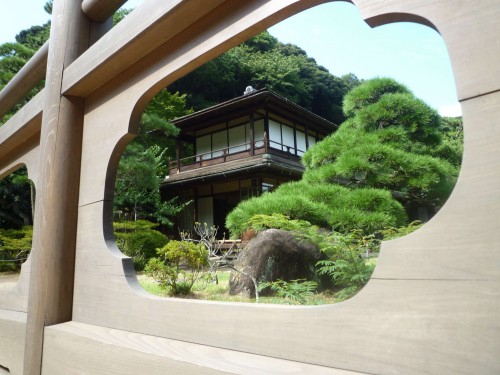 Casa tradicional en los jardines Sankeien de Yokohama