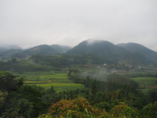 Paisaje montañoso de Yufuin, Oita.