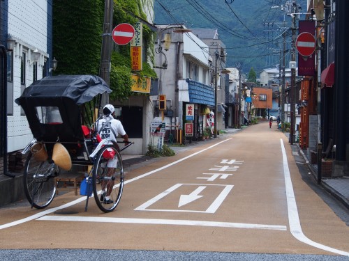 Rickshaw en las calles de Yufuin, Oita (Japón).
